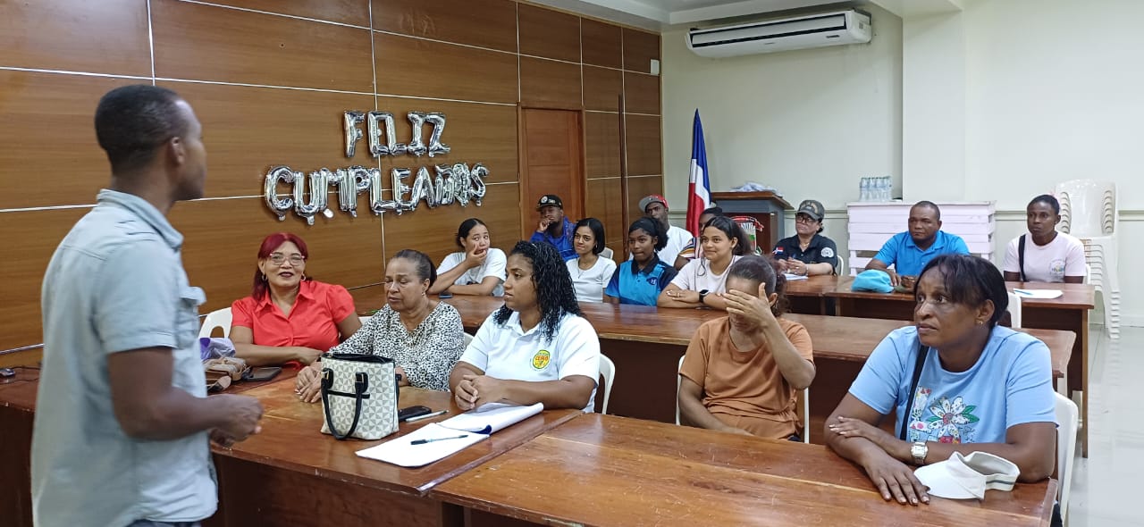 Tolerancia cero contra la basura capacita equipo voluntario.